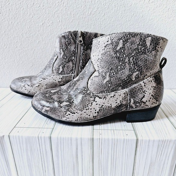 Cat & Jack Snake Skin print faux leather booties- Girl's Size 5 - Picture 1 of 6
